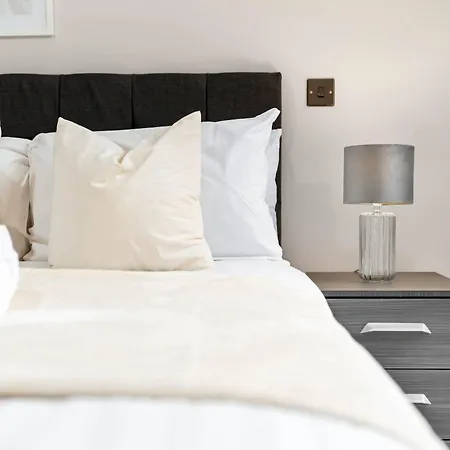 New Luxury Two Bedroom Apartment - City Centre - Jq - Wifi - Netflix - 5Ah Birmingham Buitenkant foto