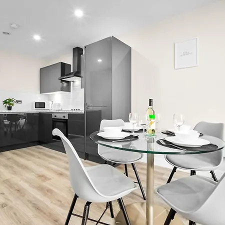 New Luxury Two Bedroom Apartment - City Centre - Jq - Wifi - Netflix - 5Ah Birmingham Buitenkant foto
