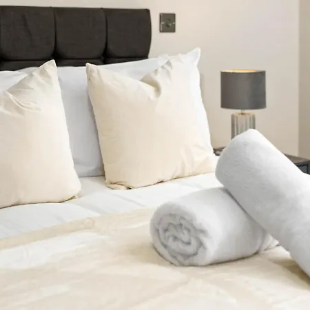 New Luxury Two Bedroom Apartment - City Centre - Jq - Wifi - Netflix - 5Ah Birmingham Buitenkant foto