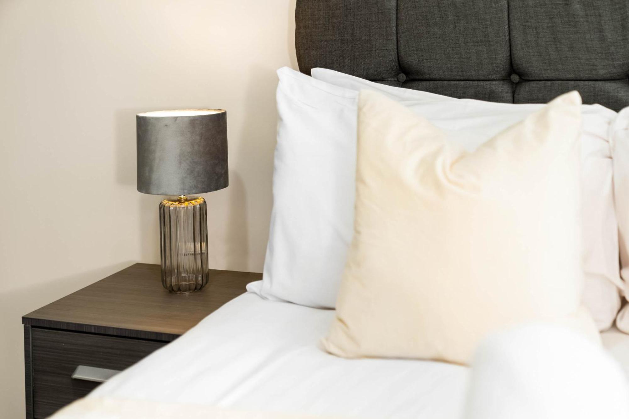 New Luxury Two Bedroom - Centre - Jq - Wifi - Netflix - 5ah Apartment