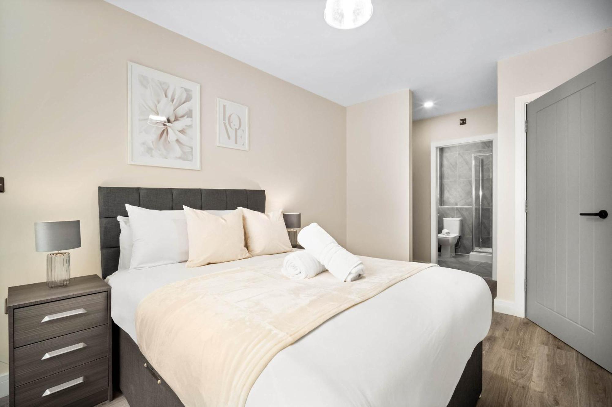 New Luxury Two Bedroom - Centre - Jq - Wifi - Netflix - 5ah Apartment *