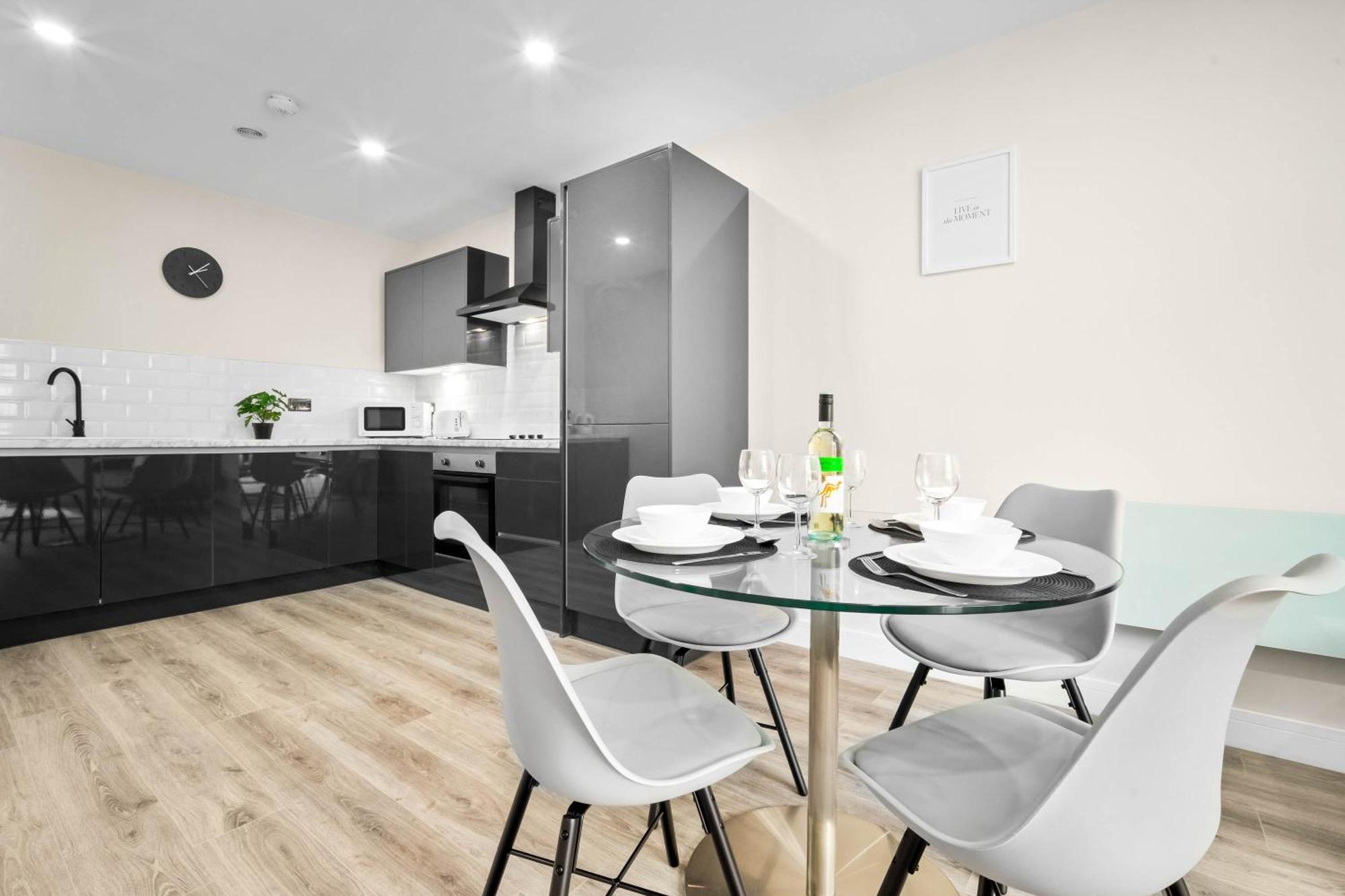 New Luxury Two Bedroom - Centre - Jq - Wifi - Netflix - 5ah